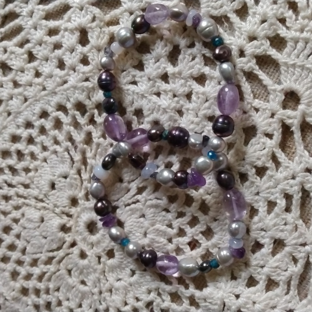 SET OF 2 LAVENDER,GRAY PEARL AND AMETHYST STRETCH BRACELETS NEW